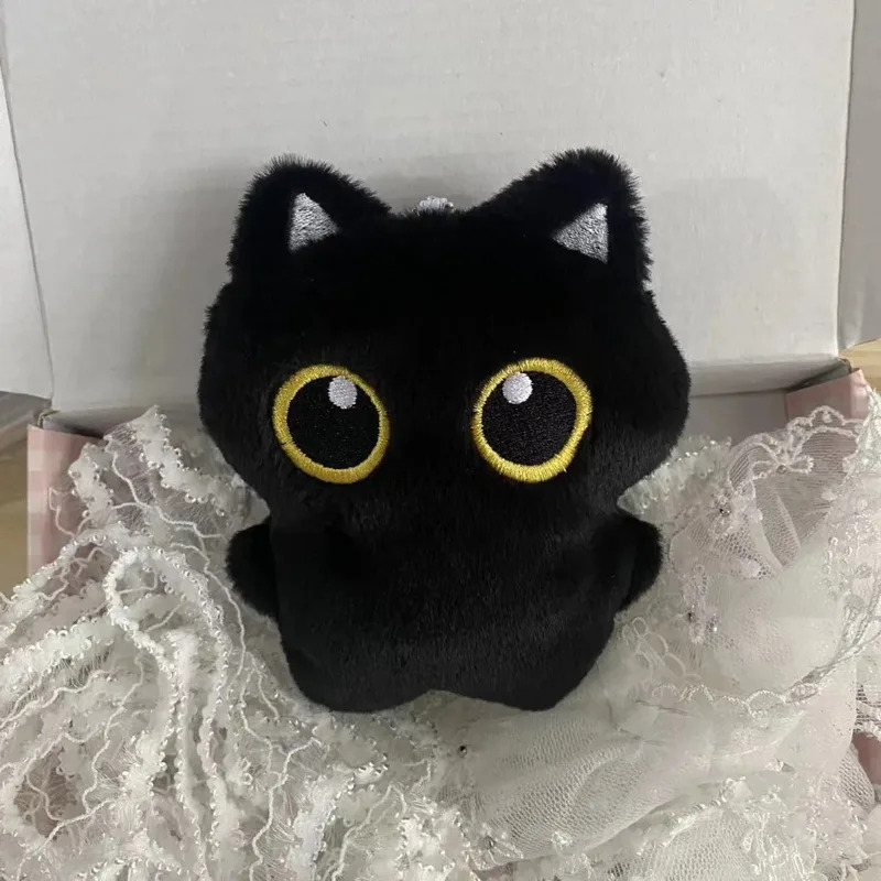 Cute plush toy of a black cat, - Photography Rules reseña y precio